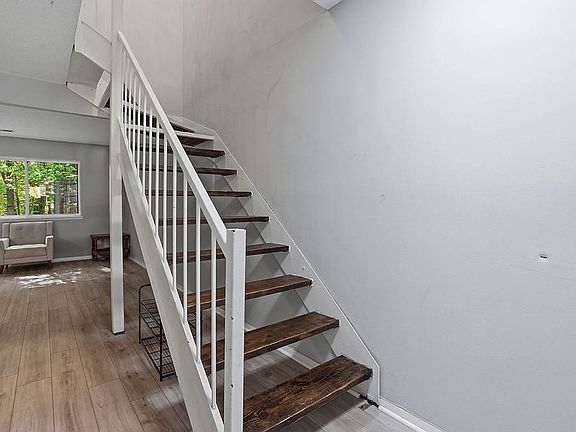 4th image of 220 Elizabeth St APT A9