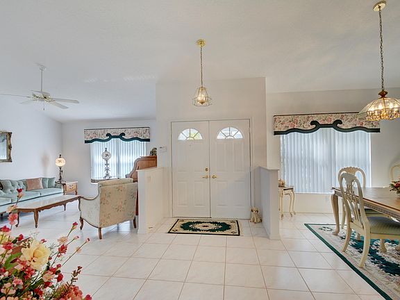 4th image of 465 NW Gibraltar Ct