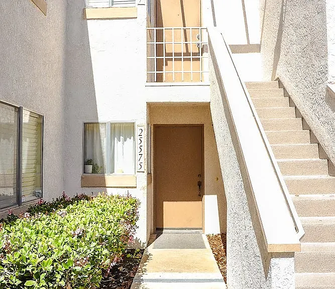 2 bed, 958 sqft, $3,100 — Photo 2