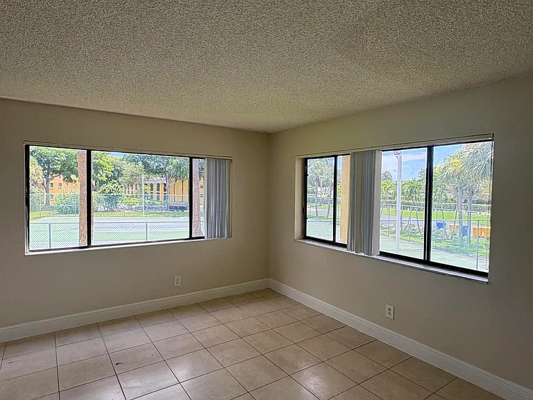 1437 Meadows Cir W #1437 — Photo 3
