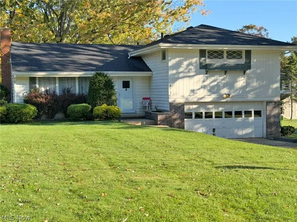 873 Norton Dr, Tallmadge, OH 44278