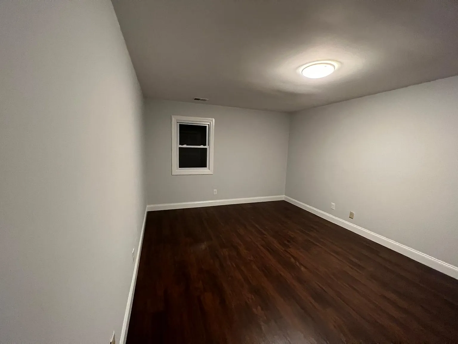 4 bed, 2500 sqft, $4,950 — Photo 3