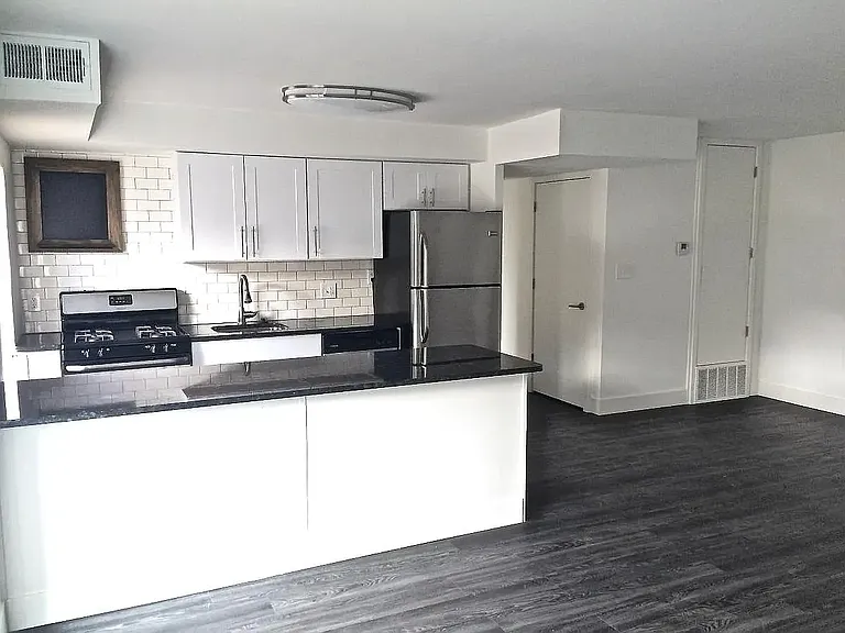 7552 Oxford Dr #3A — Photo 2