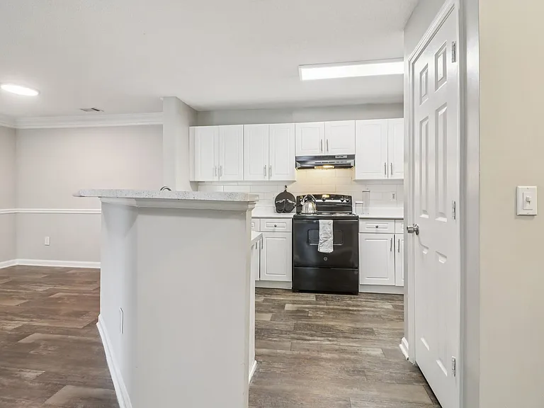 Walden Brook Apartments — Photo 9