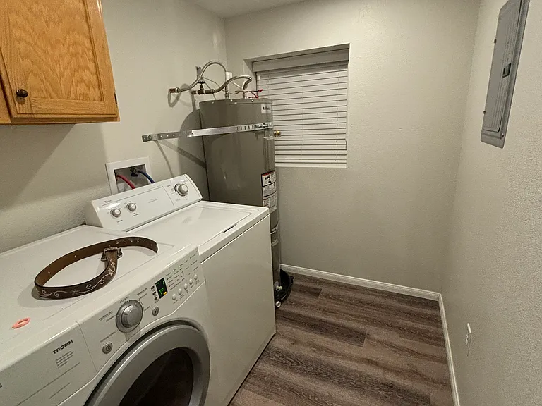 711 Avenue H — Photo 34