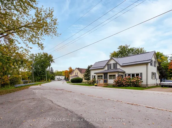 13 King St, Brockton, ON N0G 1J0