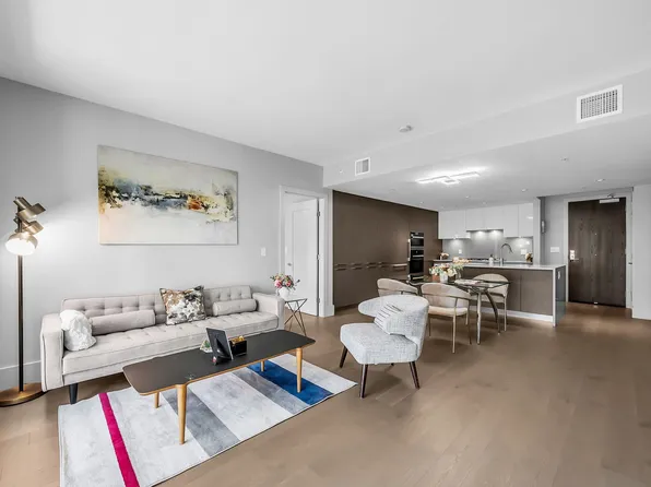 2089 W 43rd Ave #204, Vancouver, BC V6M 2C8