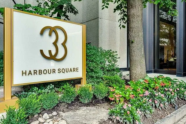 33 Harbour Sq — Photo 3