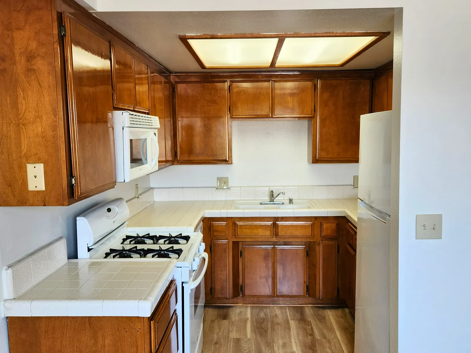 827 Grand Ave Long Beach Apartments — Photo 2