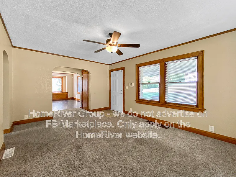 3 bed, 2.0 bath, 1432 sqft, $1,600 — Photo 3