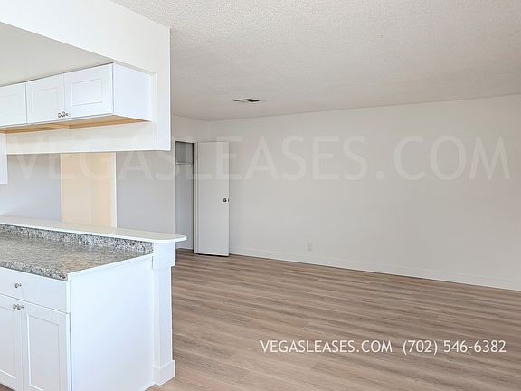 4th image of 304 Eastminister Ct #A