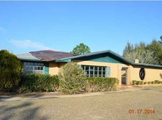 104 Dr Roberts Dr, Defuniak Springs, FL 32433