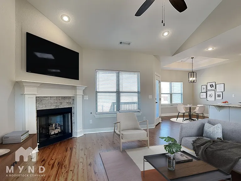 550 Captain Hopkins St — Photo 3