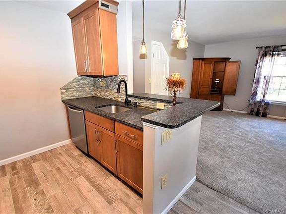 4th image of 6 Newberry Ln #6