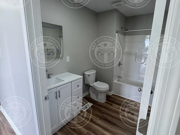 2435 Lincoln Ave #6 — Photo 7