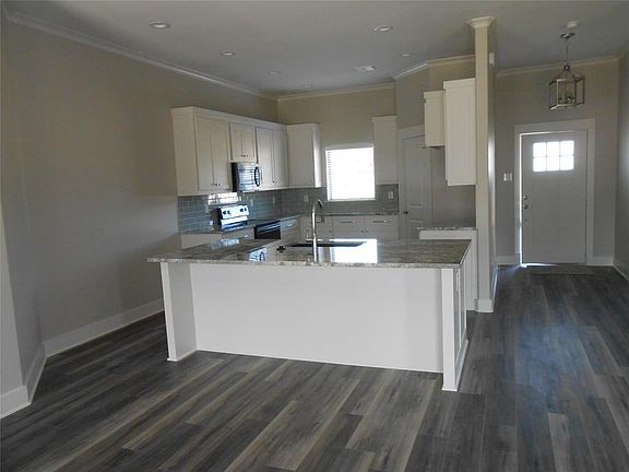 5th image of 915 Southgate Ct