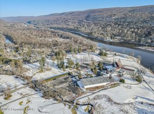 40 Valley View Ct, East Stroudsburg, PA 18301