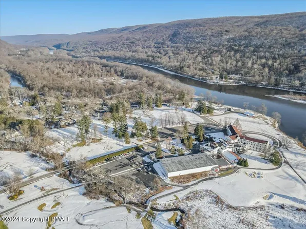 40 Valley View Ct, East Stroudsburg, PA 18301