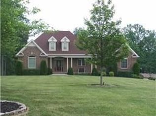 1133 Loop Dr, Pleasant View, TN 37146