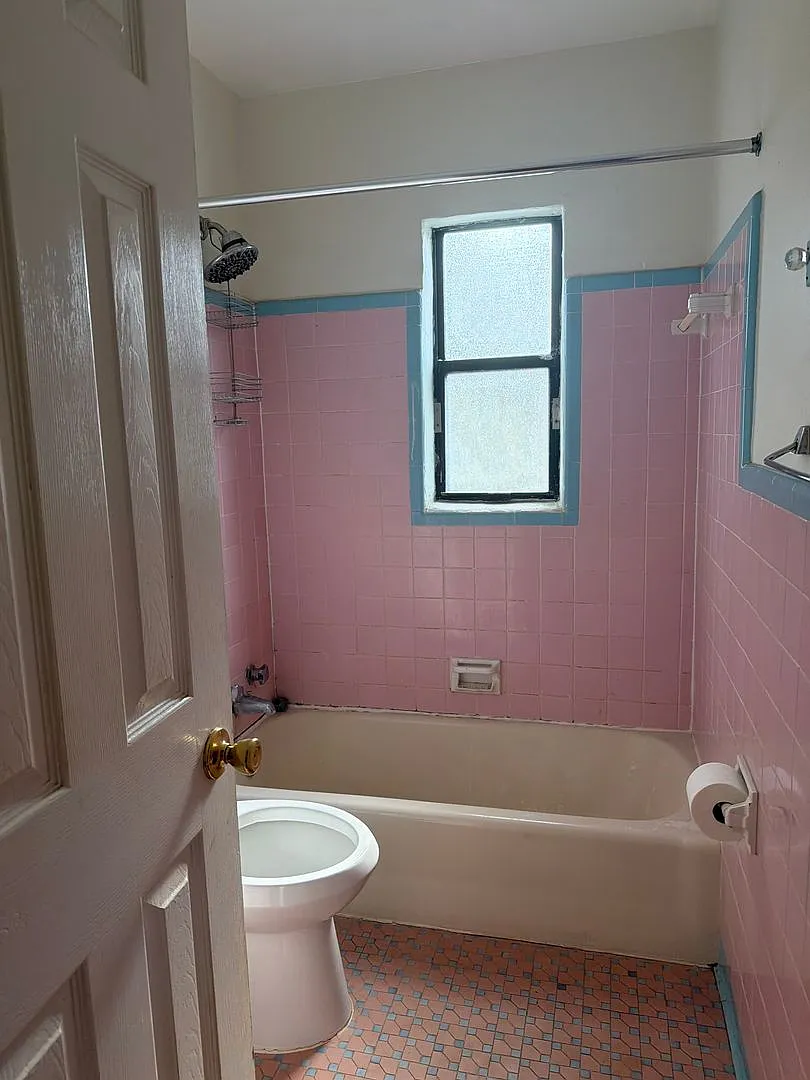 2 Bedroom 1 Bath Duplex Walking Distance to FSU Available NOW — Photo 2