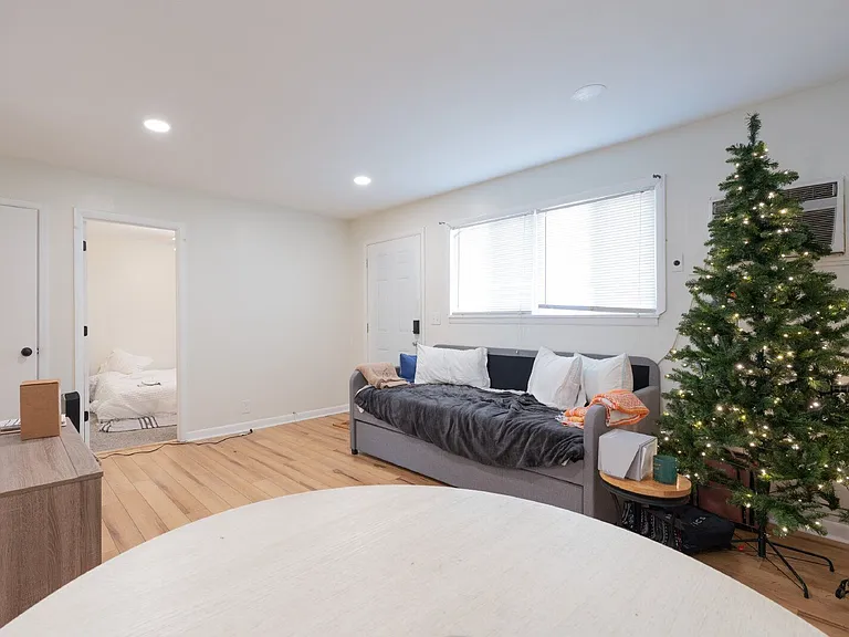 22 Claiborne St #B — Photo 11