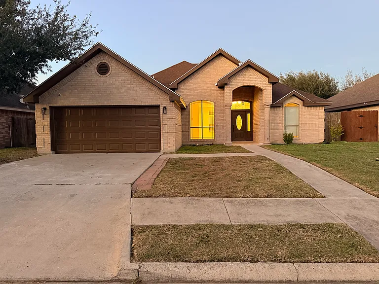 701 E Cheyenne Ave — Photo 1