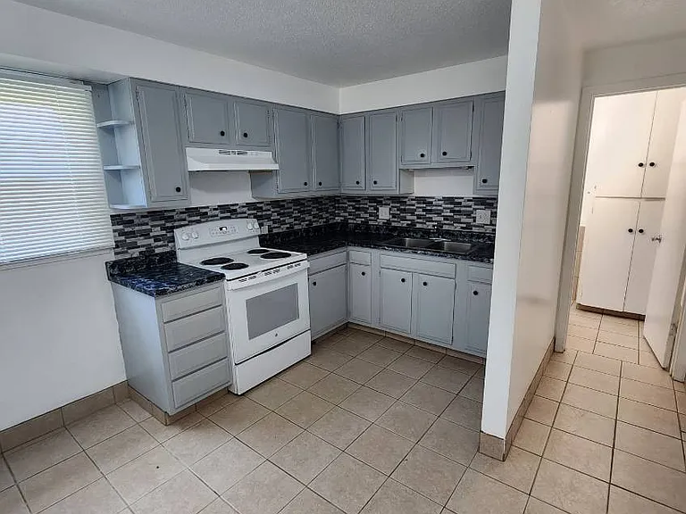 1804 E 6th St #4 — Photo 3