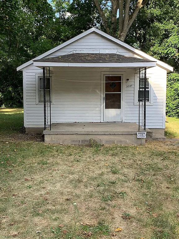 3049 S Lyons Ave photo 1