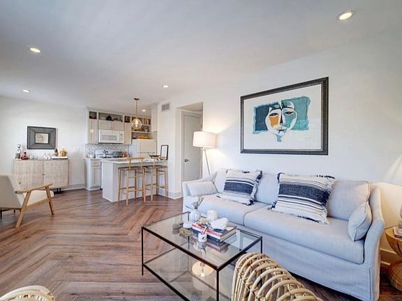 2nd image of 1605 W 39th 1/2 St APT 107
