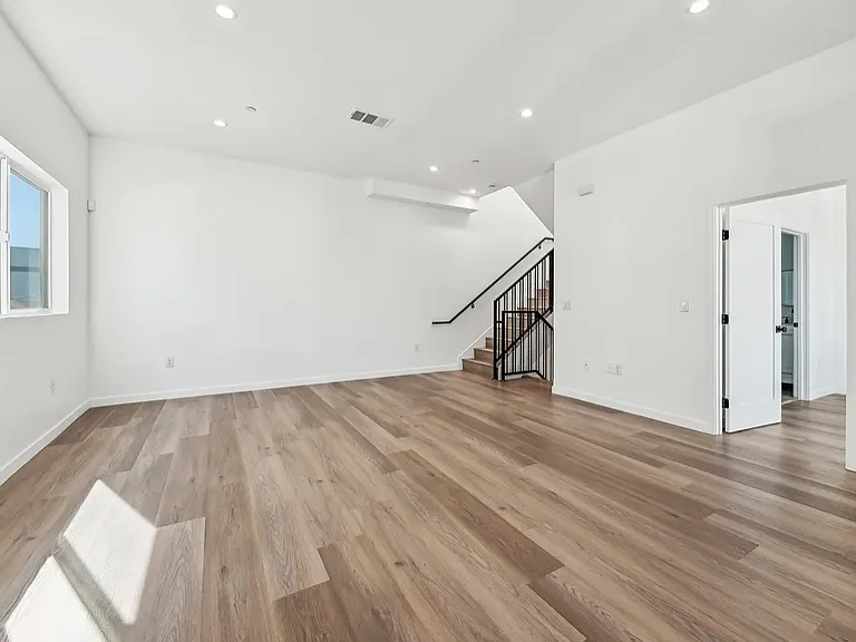 2919 S Burnside Ave #1 — Photo 8