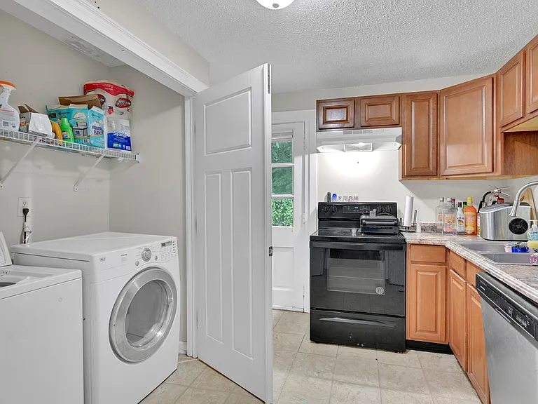 404 S Ash St — Photo 8