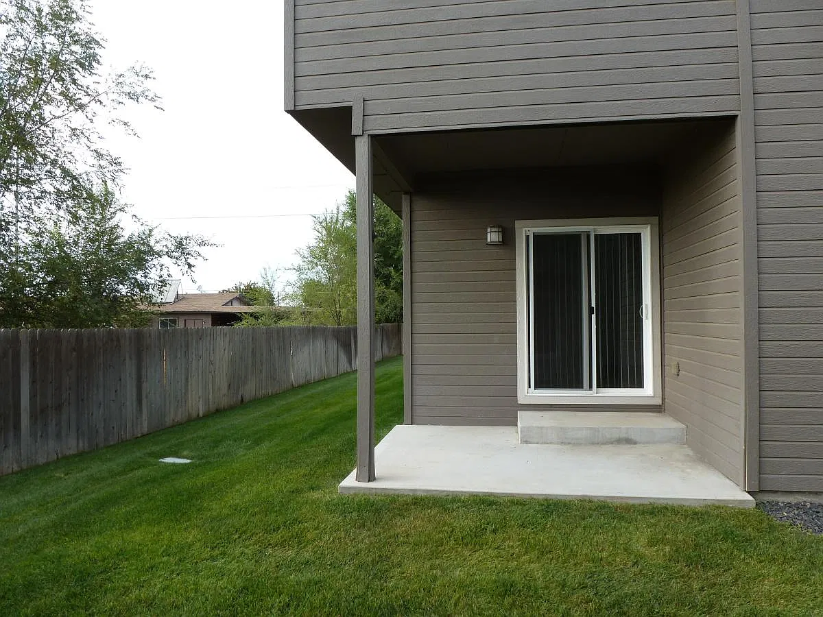 3 bed, 2.5 bath, 1652 sqft, $2,150 — Photo 2