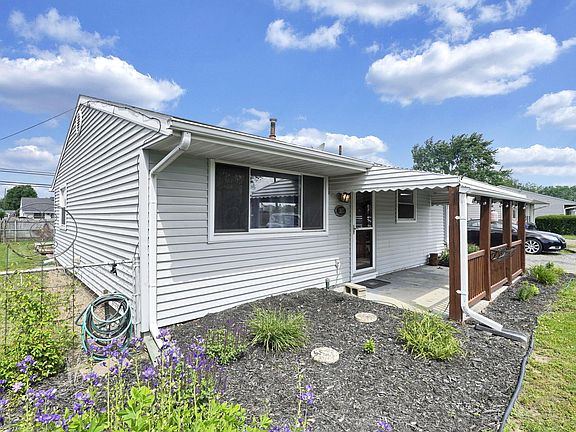 3rd image of 2893 Parsons Ave