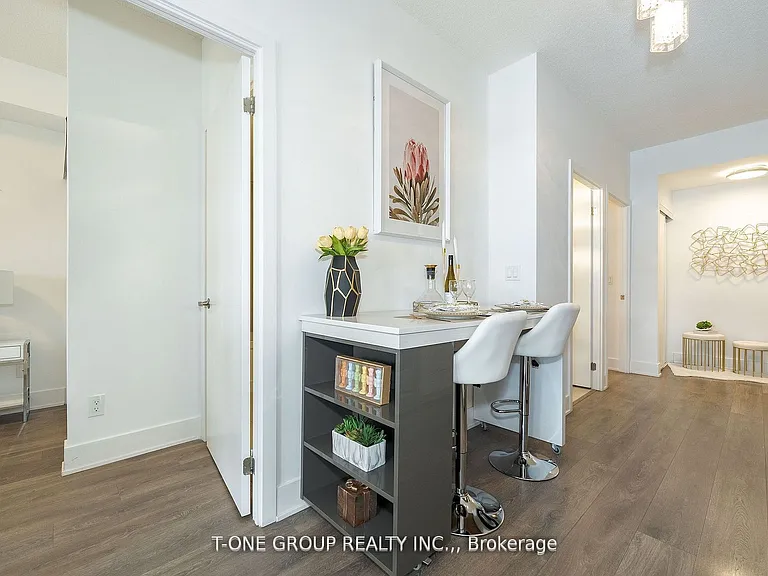 188 Fairview Mall Dr #915 — Photo 11