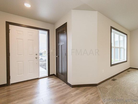 5th image of 1183 Brooks Dr W
