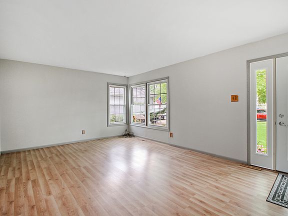 3rd image of 251 Kristina Dr