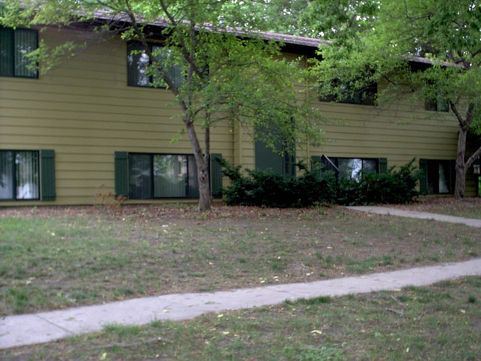 Perfect location... close to hospital, shops, restaurants, post office, library.... walk to everything.