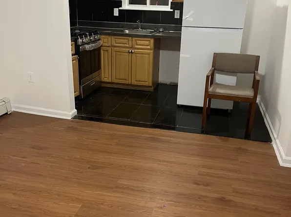10215 46th Ave APT 2, Corona, NY 11368