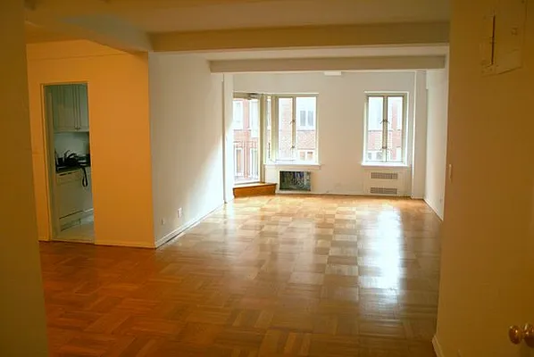 Rented by City Connections Realty | media 6