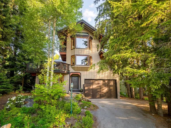 7231 Fitzsimmons Rd N, Whistler, BC V8E 0E3