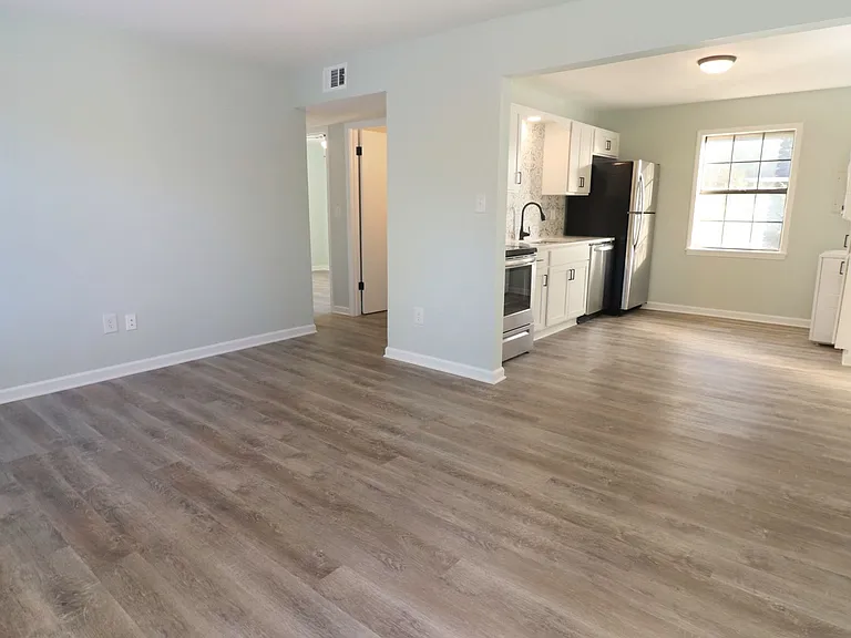212 N Washington Ave — Photo 3