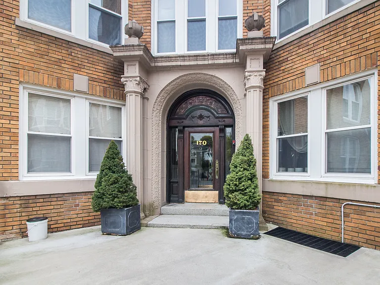 475 Highland Ave #9 — Photo 2