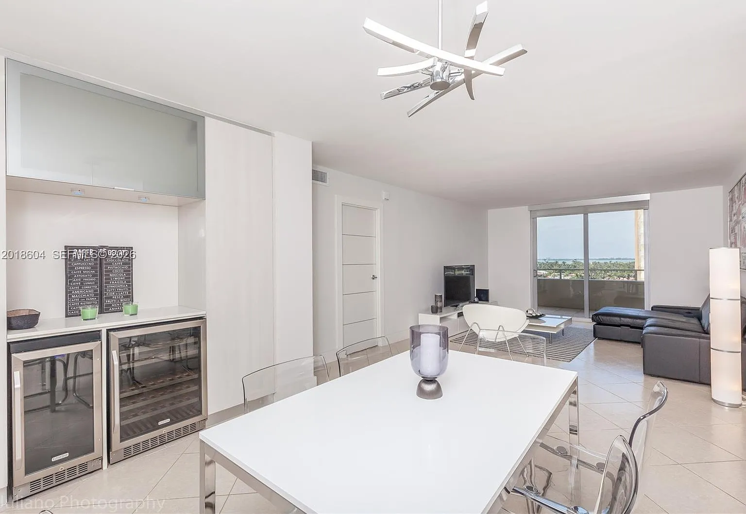 Oceanside Plaza Condo — Photo 1