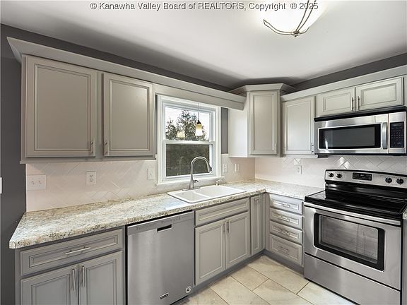 4th image of 118 Greenbrier Dr