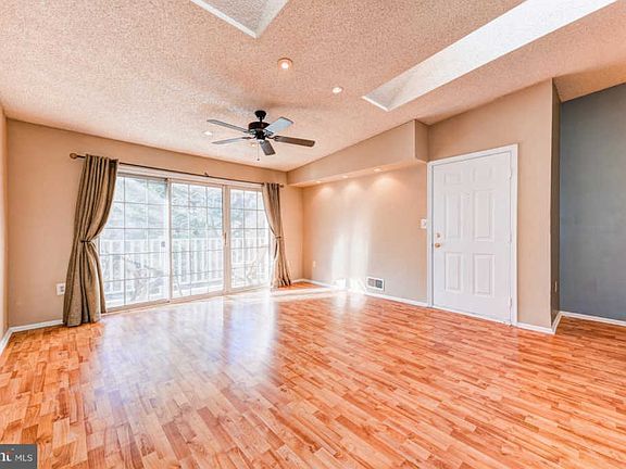 5th image of 31 Chambord Ct