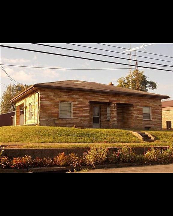 1st image of 225 E Main St