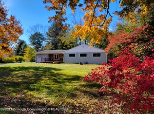 20 Meredith Dr, Tinton Falls, NJ 07724