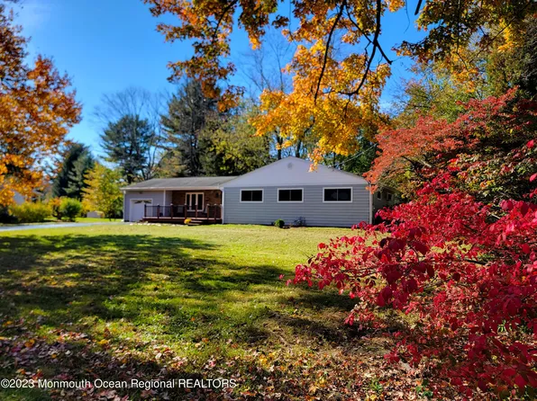 20 Meredith Drive, Tinton Falls, NJ 07724