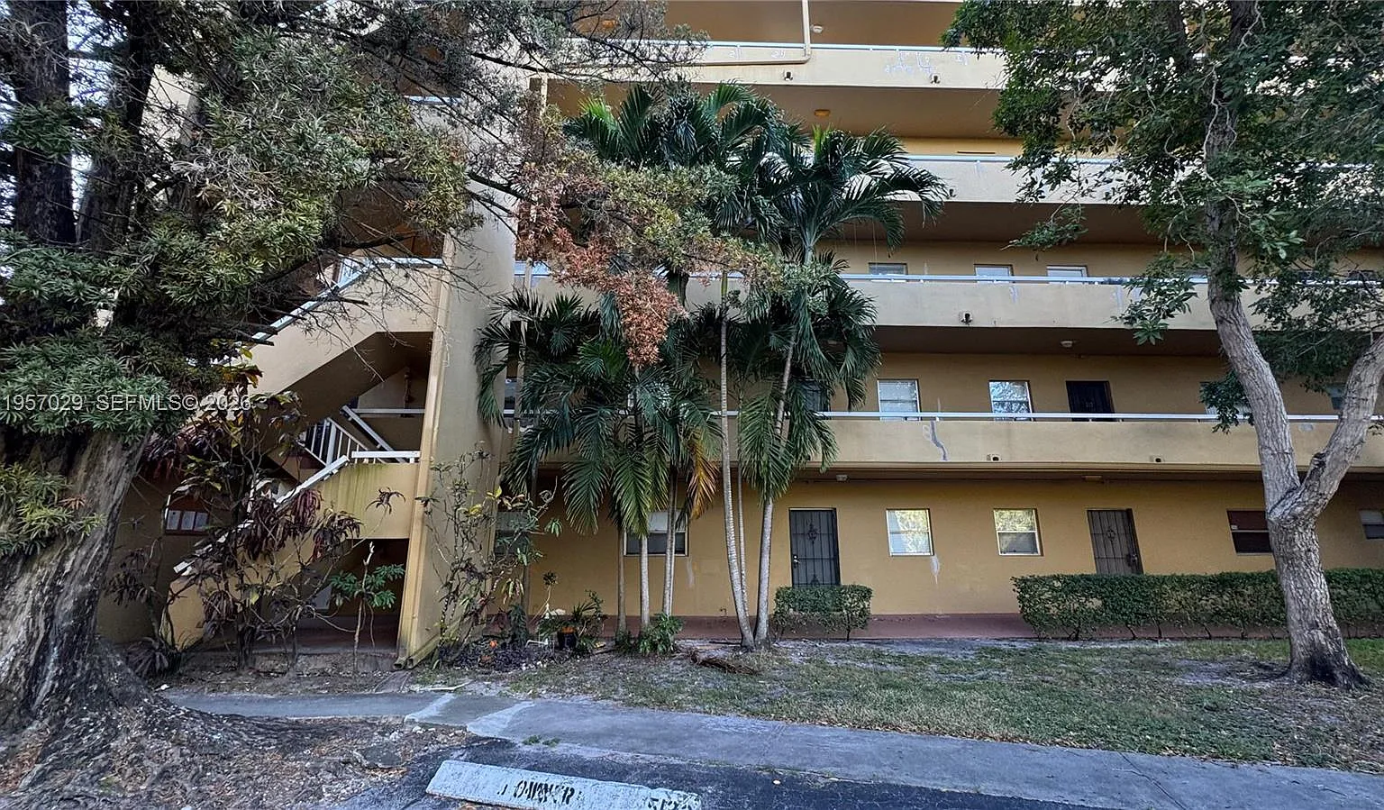 Oaks Condo — Photo 1
