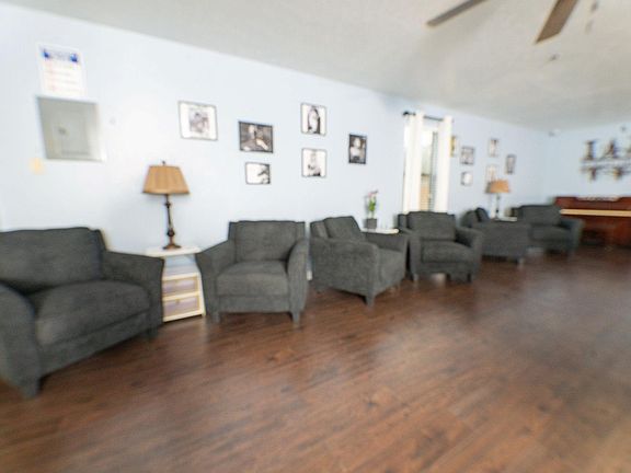 5th image of 41 Chestnut Cir